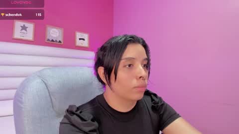 violet_sinclair online show from August 2, 9:22 pm
