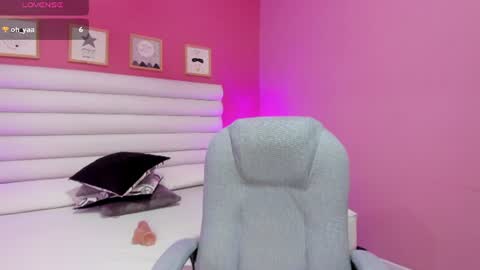 violet_sinclair online show from August 4, 6:27 pm