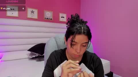 violet_sinclair online show from August 4, 7:33 pm
