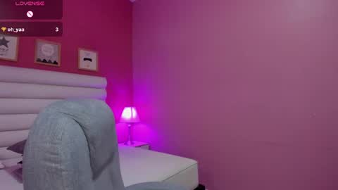 violet_sinclair online show from August 5, 5:33 pm