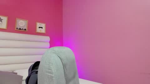 violet_sinclair online show from August 13, 11:24 am