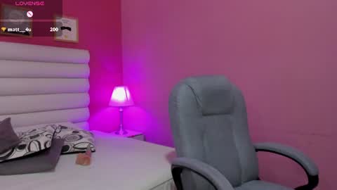 violet_sinclair online show from August 13, 3:48 pm