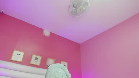 violet_sinclair online show from August 14, 11:36 am