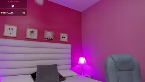 violet_sinclair online show from August 14, 6:11 pm