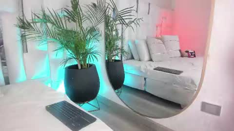 Violet online show from August 13, 7:55 am