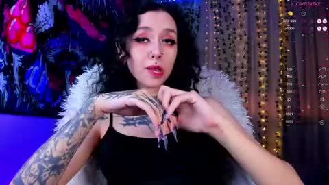 violet_walker7 online show from August 12, 7:54 am