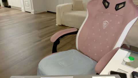 violet_winter97 online show from August 9, 9:54 am