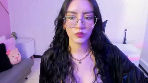 Violet online show from July 31, 9:31 pm