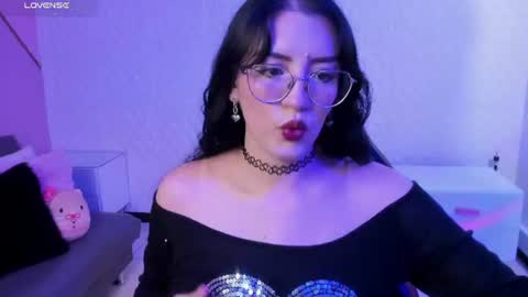 Violet online show from August 3, 8:38 pm