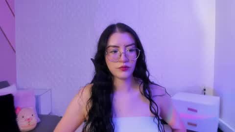 Violet online show from August 4, 8:50 pm