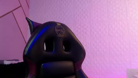 Violet online show from August 6, 1:04 am