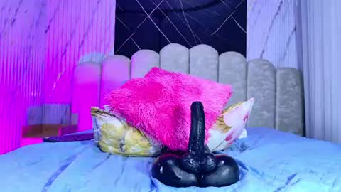 violeta london online show from August 9, 2:07 pm