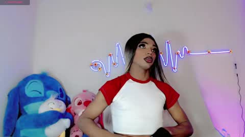 violeta_r_01 online show from June 9, 7:37 am