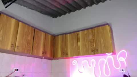 violeta_r_01 online show from June 20, 6:02 am