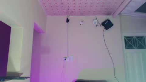 violeta_r_01 online show from June 21, 9:10 am