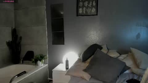 violetaa_moore online show from July 25, 5:50 pm