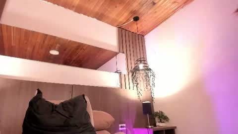 Violet online show from August 8, 5:13 pm