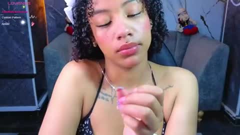 violeth_b online show from July 28, 3:40 pm