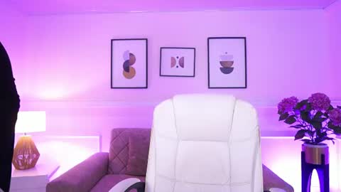violetjonesx online show from August 6, 11:31 am