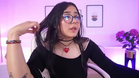 violetjonesx online show from August 6, 1:43 pm