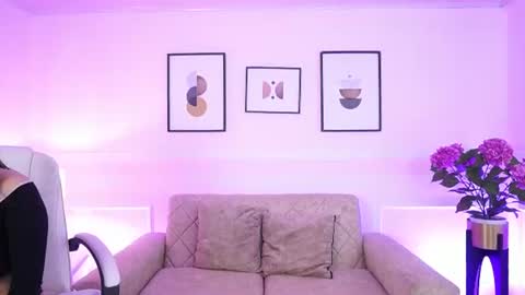 violetjonesx online show from August 6, 4:06 pm