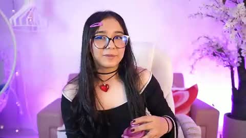 violetjonesx online show from August 6, 9:25 pm