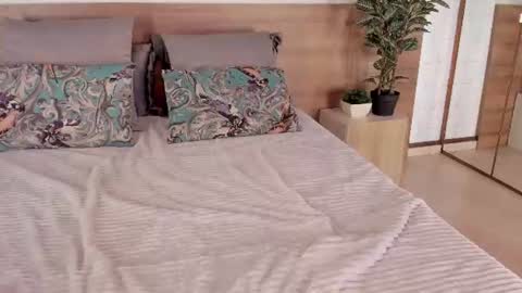    online show from August 9, 5:36 pm