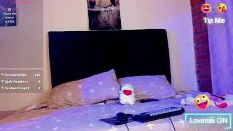 violetsalvatore online show from May 28, 5:43 am