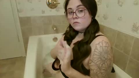 VioletSunflower online show from May 28, 12:46 am