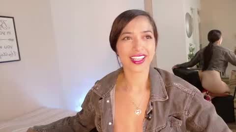 violetta_bold online show from August 13, 11:35 am