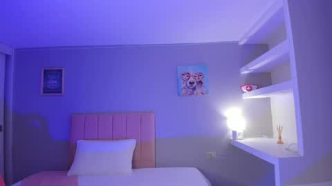 Violetta online show from May 25, 4:09 pm