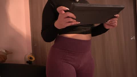 violetta_swift_ online show from August 4, 5:48 am