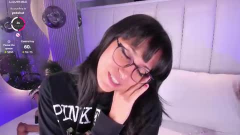 violettacolinss online show from August 5, 4:05 pm