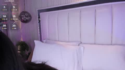 violettacolinss online show from August 6, 2:16 pm