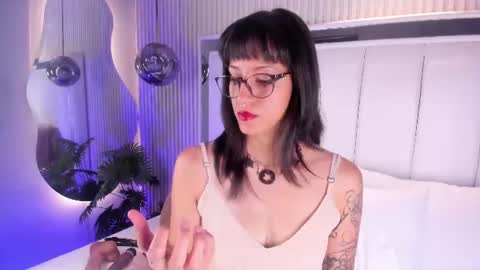 violettacolinss online show from August 13, 11:46 am