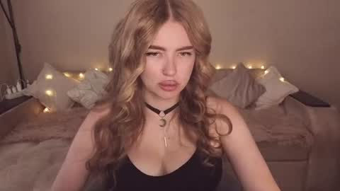 ViolettaOtis online show from July 25, 3:38 pm