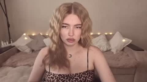 ViolettaOtis online show from August 7, 12:38 pm