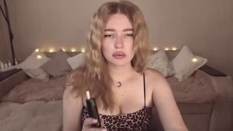 ViolettaOtis online show from August 7, 2:50 pm