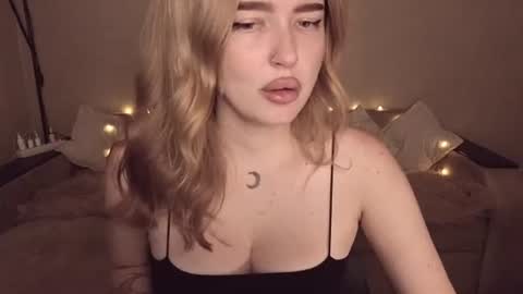 ViolettaOtis online show from August 9, 4:30 pm