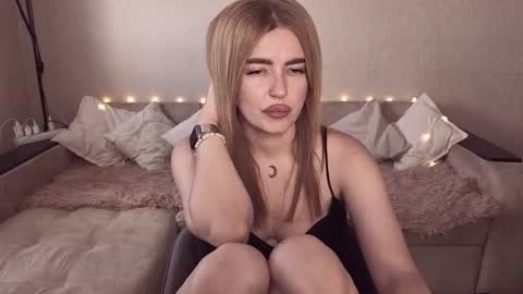 ViolettaOtis online show from August 14, 1:37 pm