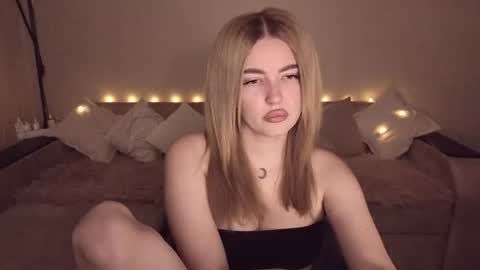 ViolettaOtis online show from August 15, 5:50 pm