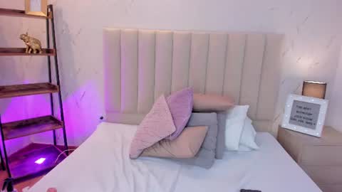 violettarousee online show from July 31, 2:40 am