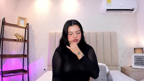 violettarousee online show from August 6, 11:48 pm