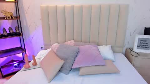violettarousee online show from August 13, 10:35 pm