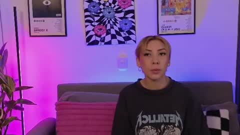 Violet online show from August 2, 11:44 pm