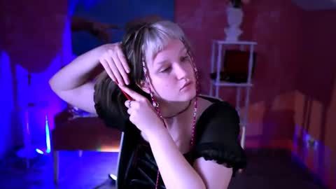 Violett online show from August 17, 4:50 am