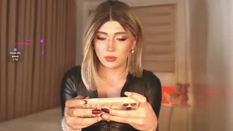 Miss Violet Kristtine Versace online show from August 7, 12:05 pm