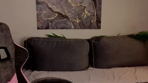 Violet online show from August 14, 3:21 am