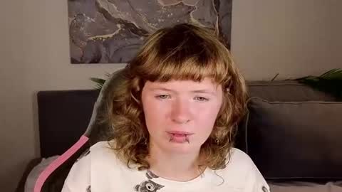 Violet online show from August 14, 6:39 am