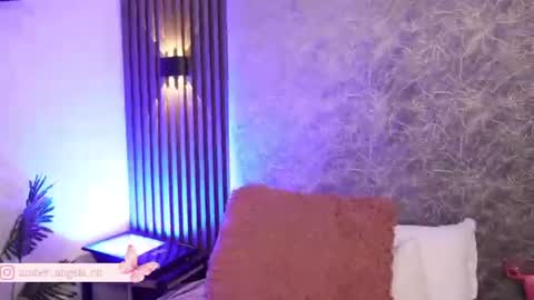 viollettebylyly online show from August 1, 1:50 pm